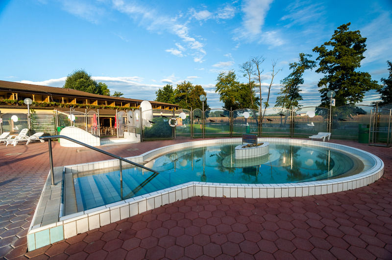 Terme Banovci - Hotel Zeleni Gaj Verzej Exterior photo